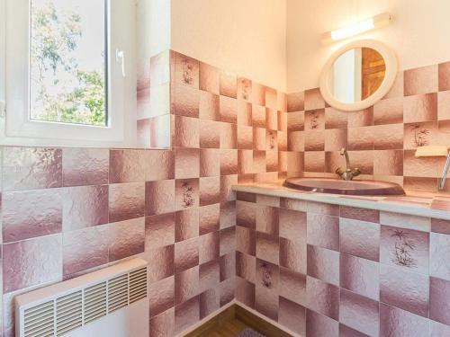 a bathroom with a sink and a mirror at Maison calme 3 chambres proche plage avec jardin clos et parking à Saint-Brevin-les-Pins - FR-1-306-1065 in Saint-Brevin-les-Pins