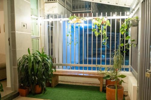 a room with a bench in front of a window at La Malena, Casa Hotel in Valledupar