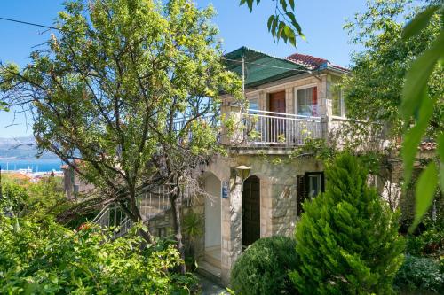 Apartments with parking space Supetar, Brac - 22123