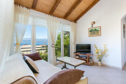 Apartments with parking space Supetar, Brac - 22123