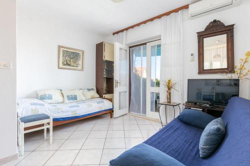 Apartments with parking space Supetar, Brac - 22123