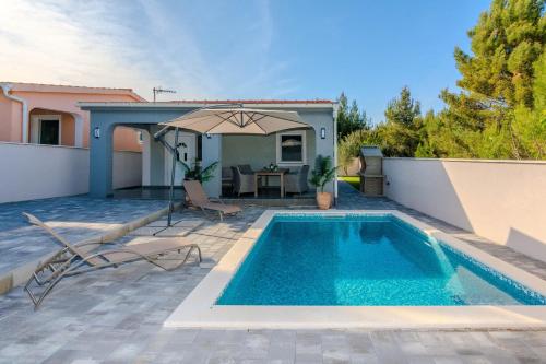 Family friendly house with a swimming pool Vir - Lozice, Vir - 24524