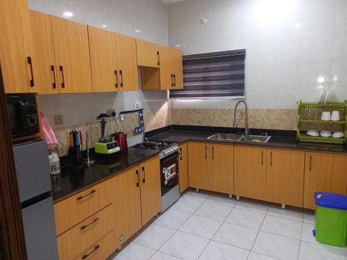 Kuchyň nebo kuchyňský kout v ubytování High five Apartment