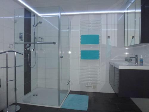 Et badeværelse på modernly furnished holiday apartment