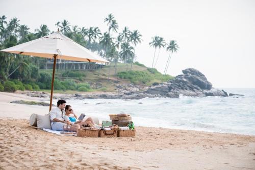 Anantara Peace Haven Tangalle Resort — Beach