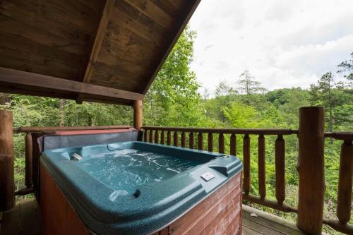Private Studio Log Cabin! Mountain View, Hot Tub, Fireplace, Honeymoon! photo 29