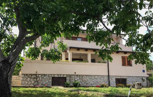 Nice Apartment In Cres With Kitchen