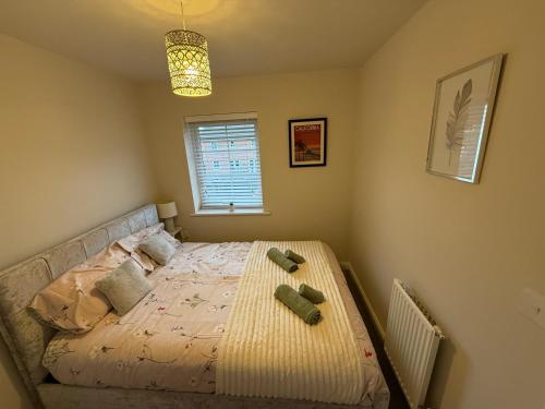 Walk To Airport - 3 Bedrooms x2 Driveway - EV Charging - Washer & Dryer photo 10