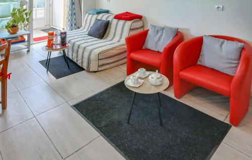 Photo de la galerie de l'établissement Nice Home In Saint-Caradec-Trégomel, à Saint-Caradec-Trégomel