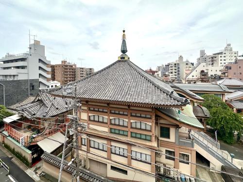 an old building with a tower on top of it at IKEBUKURO LoveSugamo 交通便利 山手線巣鴨駅徒歩3分 池袋駅4分 2ー4人 エレベーター WIFI 新宿 渋谷 銀座 浅草 銀座 原宿アクセス便利 空港直通 in Tokyo