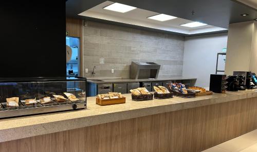 Makanan di atau berdekatan hotel