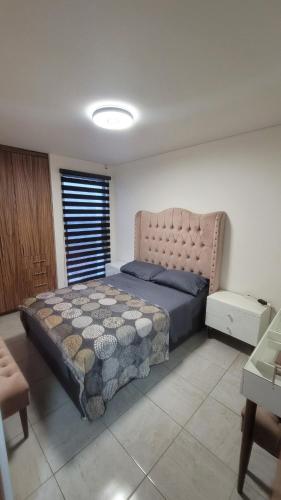 a bedroom with a large bed in a room at Casa Moderna en privada in La Laborcita