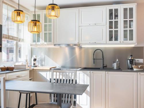 Photo de la galerie de l'établissement Charmant Appartement Rénové Centre-Ville avec Balcon, 4 Couchages, Wifi - FR-1-821-31, à Le Touquet-Paris-Plage