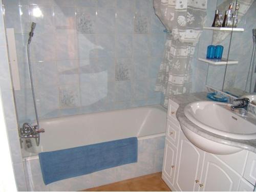 Photo de la galerie de l'établissement Maison 6 pers proche mer avec terrasse et parking - FR-1-781-97, à Valras-Plage