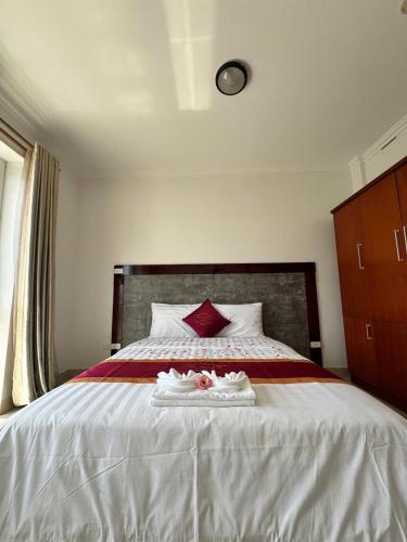 Una cama o camas en una habitación de Htc regina hotel