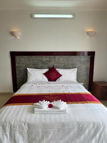 Una cama o camas en una habitación de Htc regina hotel