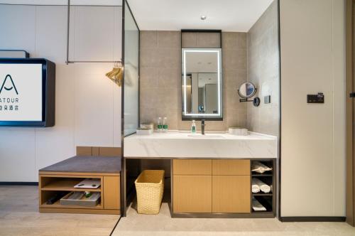 Vannituba majutusasutuses Atour Hotel Hangzhou Jiubao Passenger Transport Center Jiutian Huanbei