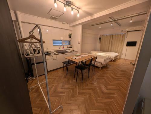a room with a kitchen and a table and a bed at VIVA Apartment Yabacho in Nagoya