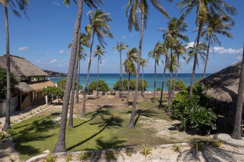 Blick auf den Strand vom Resort in der Unterkunft Rote Beach House in Nembrala