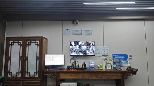 an office with a desk with a computer on it at Beijing city center - Courtyard house hotel located in an ancient Hutong, near the Forbidden City,experience the lifestyle of old Beijing in the exquisite Chinese-style courtyard in Beijing