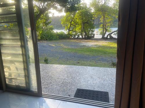 Un jardín fuera de Fare Oviri Lodge
