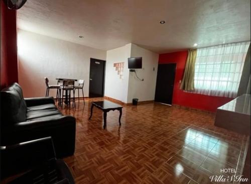 a living room with a couch and a table at Hotel Villas Inn in Sofía
