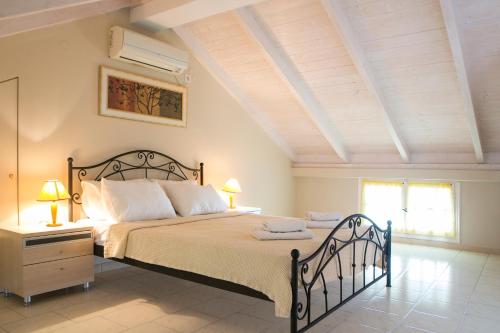 a bedroom with a large bed and a window at Irena Studios & Apartments in Sarláta