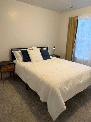 Draper Mountain Homeにあるベッド
