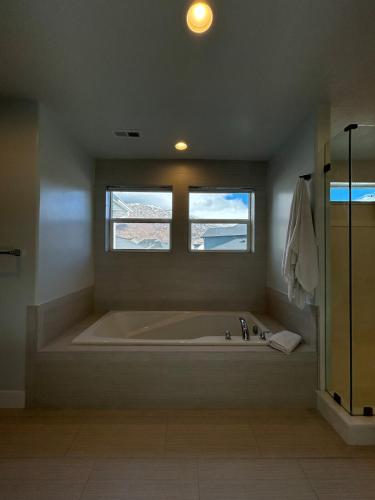 Draper Mountain Homeにあるバスルーム
