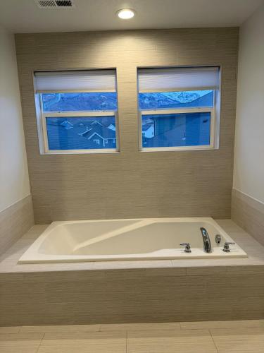 Draper Mountain Homeにあるバスルーム