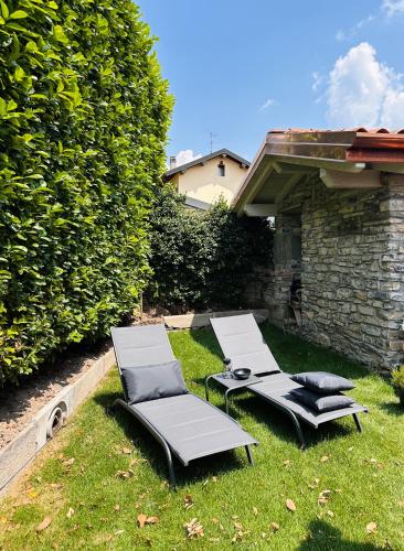 two chaise lounges on the grass in a yard at Hotel Ristorante San Giuseppe in Cernobbio