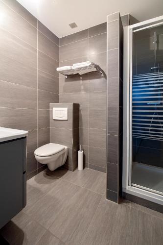 Bilik mandi di Hotel Migny Opéra Montmartre