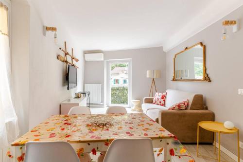 a living room with a table and a couch at Casa Margherita dal Bacchetto in Varazze