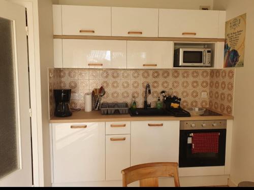 Kuchyň nebo kuchyňský kout v ubytování Kerambigorn