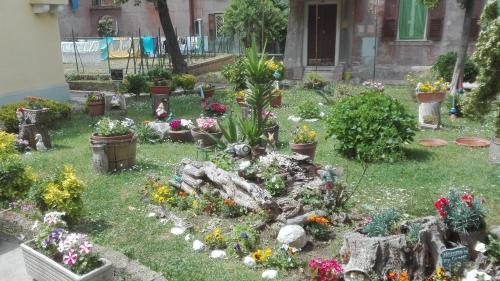 Κήπος έξω από το Take It Easy Roma Guest House