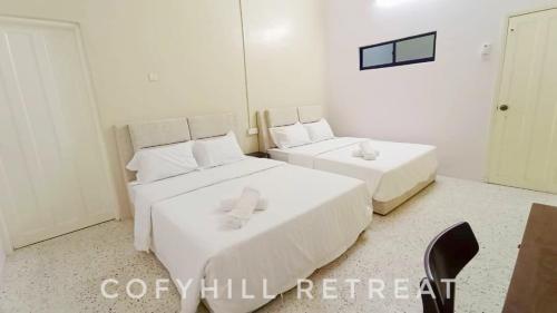 Ένα ή περισσότερα κρεβάτια σε δωμάτιο στο CofyHill Retreat