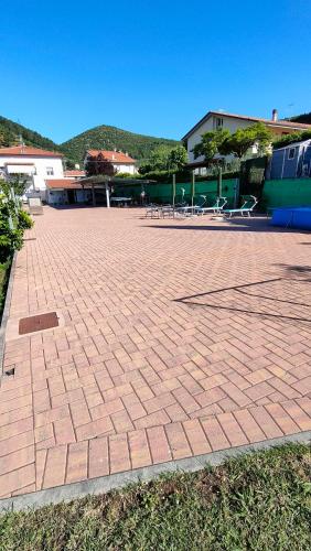 a brick parking lot with tables and chairs on it at La tenuta di Eva in Pisa