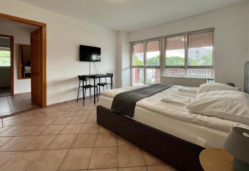 Postel nebo postele na pokoji v ubytování Simple Apartman