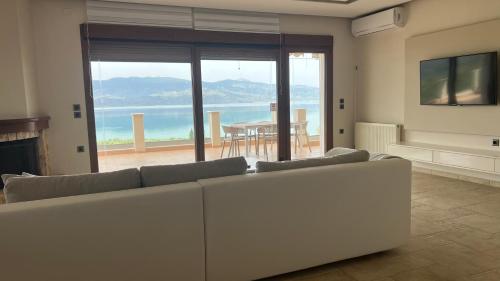 Μια τηλεόραση ή/και κέντρο ψυχαγωγίας στο Presidential Sea View