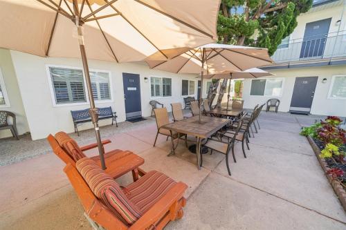 Kawasan patio atau luaran di Beach Condo with Private Ocean View Balcony #237