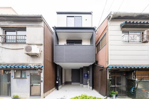 櫻宿 麦吉 新築の清潔なお部屋 無料駐車場 関西空港 心斎橋道頓堀エリアへも直通