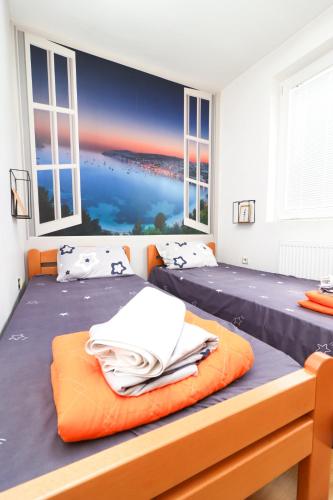 Postel nebo postele na pokoji v ubytování Square Apartments