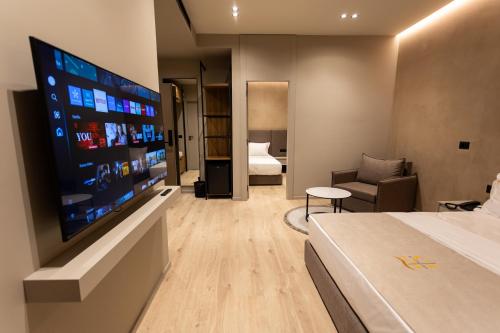 TV a/nebo společenská místnost v ubytování South Inn Hotel