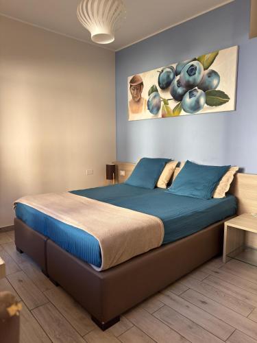 a bedroom with a bed with a painting on the wall at B&B Il Giardino Diamante in Diamante