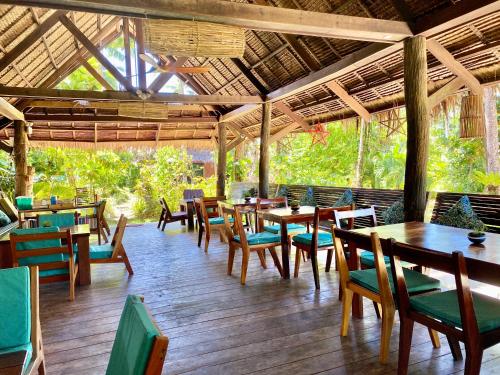Restoran atau tempat lain untuk makan di Emerald House Village