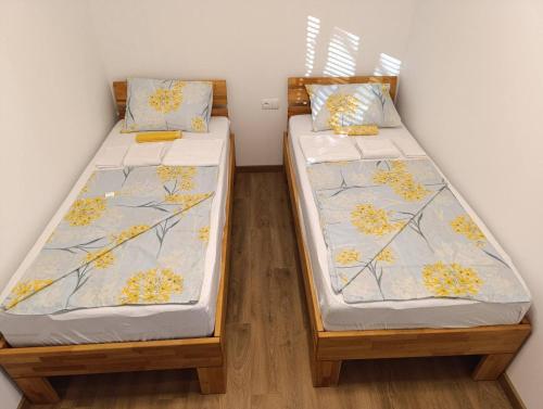 two beds sitting next to each other in a room at Kuca za odmor B in Kosor