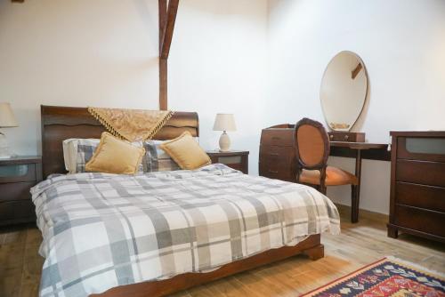 a bedroom with a bed and a desk and a chair at Mavi & Ani Pansiyon in Antalya