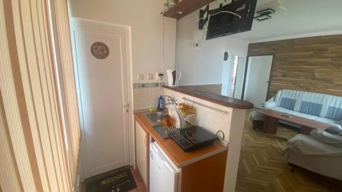 Η κουζίνα ή μικρή κουζίνα στο Guest House Simona
