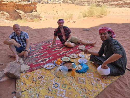 Clients de Wadi Rum Cave Experience