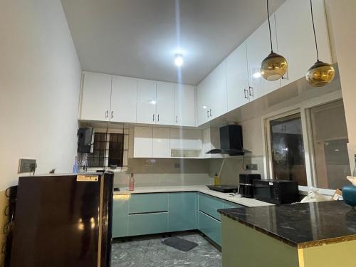 Kuchyň nebo kuchyňský kout v ubytování Fiorella Villa-Villa with Pool and Outdoor Bar